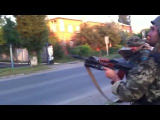 2014, lpr, lutugino - ukrainian military shoot civilian buildings and laugh